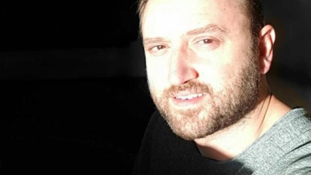 Αργύρης Αγγέλου: Δείτε το χριστουγεννιάτικο δέντρο που στόλισε παρέα με τους φίλους του