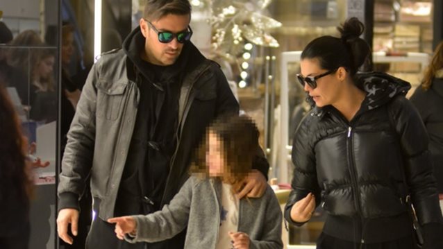 Γιάννης Αιβάζης-Μαρία Κορινθίου: Βόλτα στα μαγαζιά με την κόρη τους, Ισμήνη: Φωτογραφίες