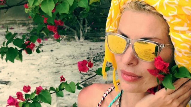 Ελένη Μενεγάκη: Ποζάρει χωρίς μακιγιάζ: Πώς πέρασε το Σαββατοκύριακο;