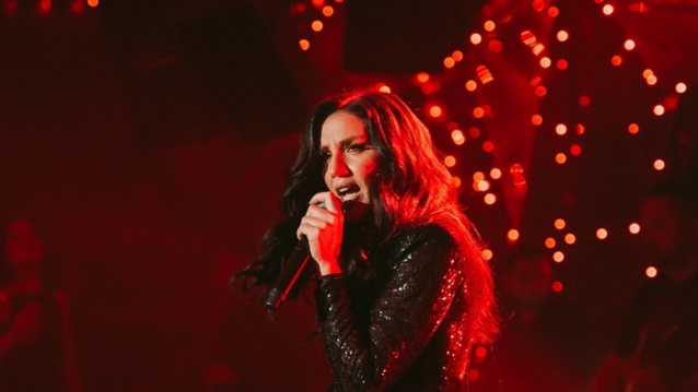 Ιουλία Καλλιμάνη | Ένα &quot;Ανεξήγητο &quot;καλό&quot; &quot; στη νυχτερινή Αθήνα