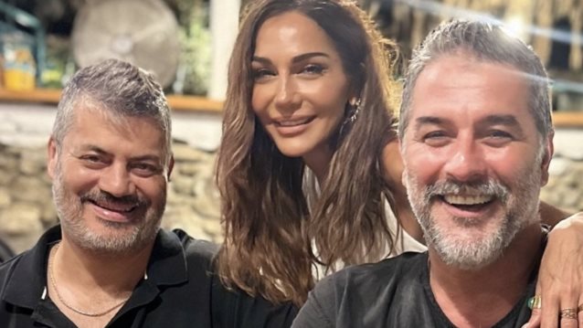 Η Δέσποινα Βανδή στην Κρήτη με τον Βασίλη Μπισμπίκη και τον Μανώλη Κονταρό