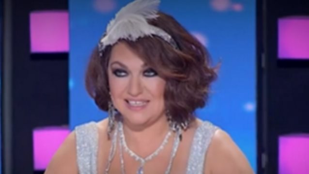 Η αμήχανη στιγμή μεταξύ Δέσποινας Βανδή και Καίτης Γαρμπή στο 2ο live του "J2US"