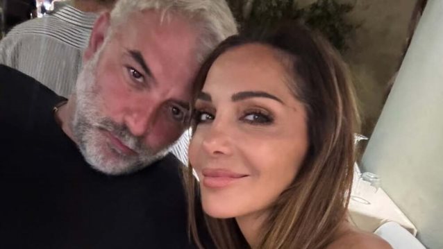 Η Δέσποινα Βανδή συνόδευσε τον Βασίλη Μπισμπίκη στην πρώτη προβολή του Porto Leone