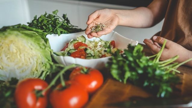 Η φυσική "συνταγή" για απώλεια βάρους: Ποιες τροφές ρυθμίζουν φυσικά το σάκχαρο και το βάρος σου;