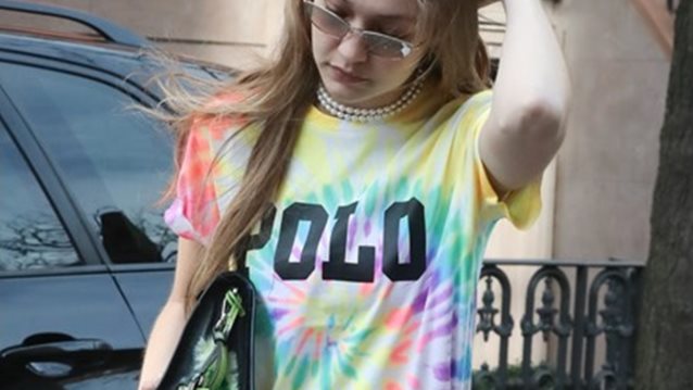 Gigi Hadid: Έκανε τον πιο stylish συνδυασμό με λευκό jean
