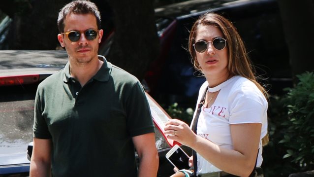 Αντιγόνη Ψυχράμη &amp; Δημήτρης Μακαλιάς: Βόλτα στην Αθήνα με τον γιο τους! Όλες οι φωτογραφίες