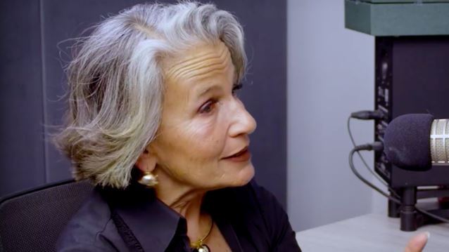 Λουκία Παπαδάκη: "Οι βλάκες είναι παντού. Κολυμπάμε μέσα στη βλακεία"