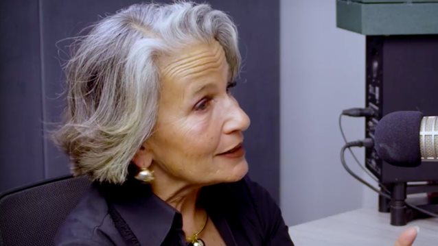 Λουκία Παπαδάκη: &quot;Οι βλάκες είναι παντού. Κολυμπάμε μέσα στη βλακεία&quot;