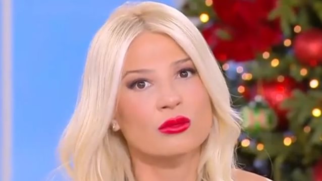 Φαίη Σκορδά: "Ήμουν έγκυος, ήθελα να κάνω εμετό και με τραβούσαν τέσσερις φωτογράφοι έξω από το σπίτι μου"