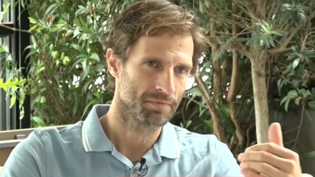 Μάξιμος Μουμούρης: &quot;Η γυναίκα μου με εμπιστευόταν σε καιρούς που δεν ήταν εύκολο να εμπιστευτείς ένα καλλιτέχνη&quot;