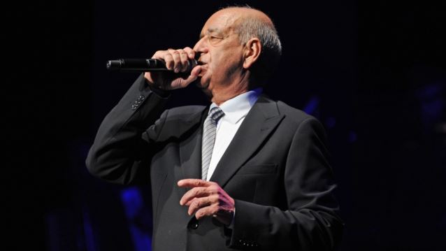 &quot;Ο Δημήτρης Μητροπάνος ήρθε να τραγουδήσει σε συναυλία μου με ορό - Όταν βγήκε, ήταν σαν να μπήκε γκολ&quot;