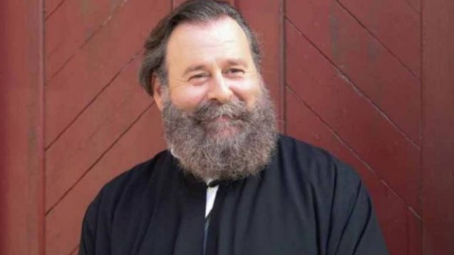 Άγριες Μέλισσες: Ο «παπάς» μιλάει για τη διακοπή των γυρισμάτων λόγω κορονοϊού!