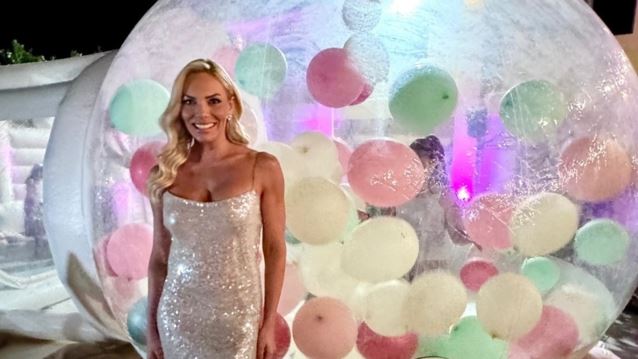 Ο διάκοσμος, οι λαμπεροί καλεσμένοι και ο ξέφρενος χορός της Ιωάννας Μαλέσκου στο πάρτι της βάφτισης της Μαρίλιας