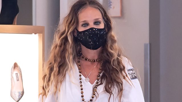 Get the style | Δοκιμάστε sweatpants με Mary Janes όπως η Sarah Jessica Parker