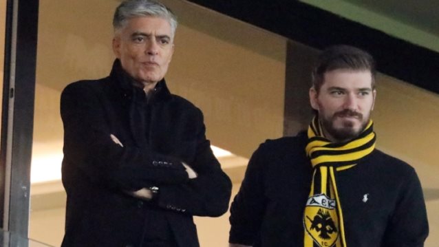 Ο Νίκος Ευαγγελάτος σε καθημερινά στιγμιότυπα με τον γιο του, Λάμπη Ευαγγελάτο