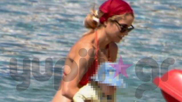 Δούκισσα Νομικού: Τελευταίες βουτιές με τον μικρό Σάββα | Όλες οι φωτογραφίες