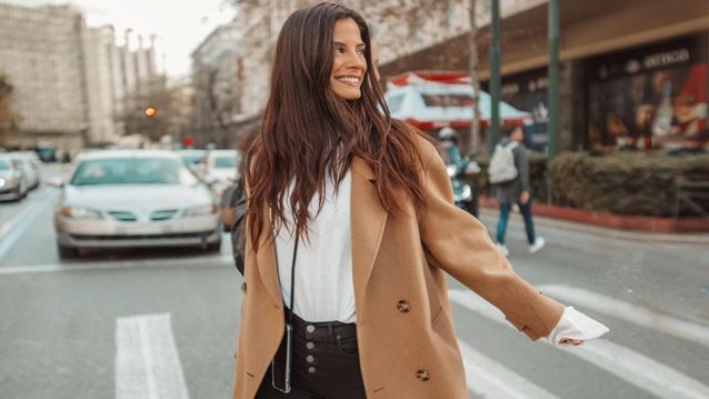 Η Χριστίνα Μπόμπα προτιμά τα άνετα αλλά stylish outfits στην πρώτη της εγκυμοσύνη