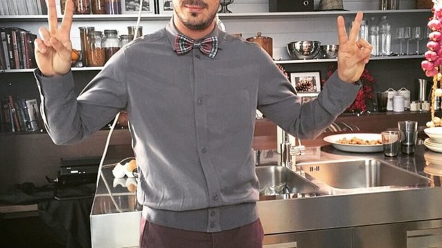 Συνταγή για καρυδόπιτα με σοκολάτα από τον Άκη Πετρετζίκη: Ένα υπέροχο γλυκό από τα χέρια του διάσημου chef