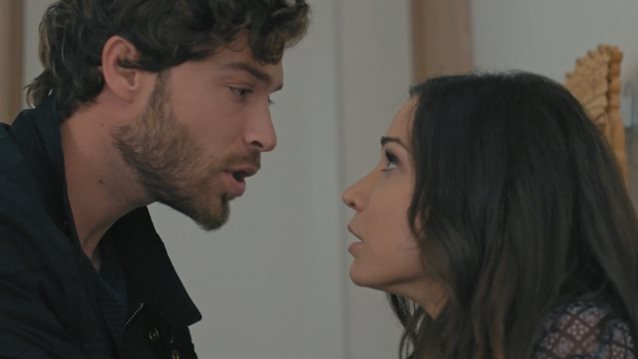 Το Τατουάζ: Νέες εξελίξεις: Η Άννα επιστρέφει στην Ελλάδα για να συναντήσει τον Αλέξανδρο
