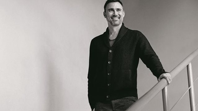 Γιώργος Καπουτζίδης: «Είμαι επιφυλακτικός με τους ανθρώπους και όταν δίνομαι σε έναν άνθρωπο θέλω να γίνεται ψυχή και σώματι»