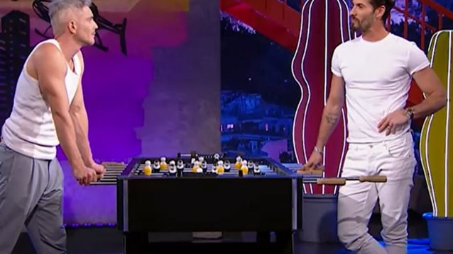 Θεοχάρης Ιωαννίδης - Γιώργος Καράβας: Έπαιξαν &quot;strip football&quot; - Ποιος έμεινε μόνο με το εσώρουχο;