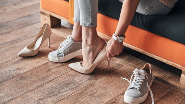 Summer to Fall | Τα 5 ζευγάρια παπούτσια που θα πάρουν τη θέση των flips flops