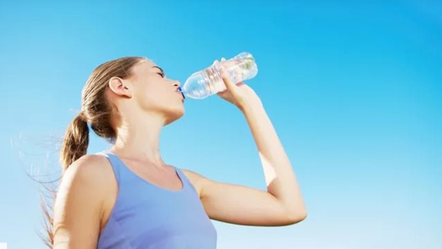 Αφυδάτωση: 7 σημάδια που δείχνουν ότι σου λείπει νερό
