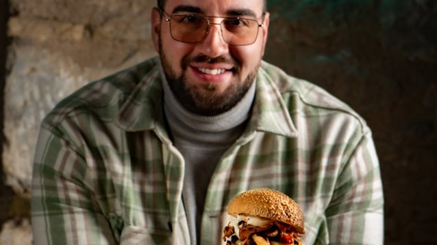Σταύρος Βαρθαλίτης x Pax Burgers: Το ALITI.Co Burger είναι σκέτος έρωτας!