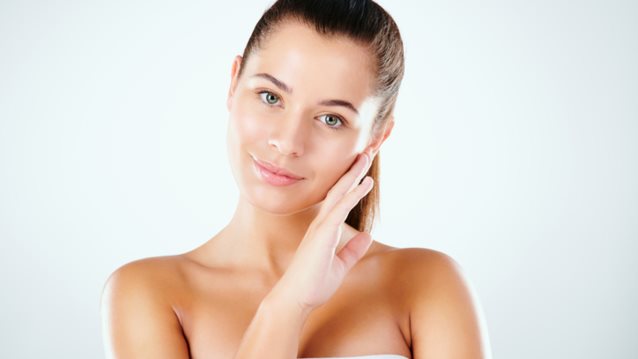 Πώς θα κάνεις την μύτη σου να φαίνεται πιο μικρή: 6 βήματα αρκούν για να έχεις το εφέ μιας άμεσης ρινοπλαστικής χάρη στο μακιγιάζ