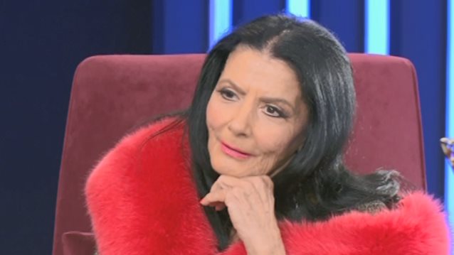 Ζωζώ Σαπουντζάκη: Η βασίλισσα της νύχτας στα «Μεσάνυχτα» | Η λαμπερή καριέρα, οι δυο γάμοι &amp; η προσωπική της ζωή σήμερα