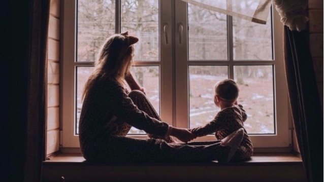 Ανάλυσέ Το: Η Σάντυ Κουτσοσταμάτη απαντά στις ερωτήσεις νέων γονέων