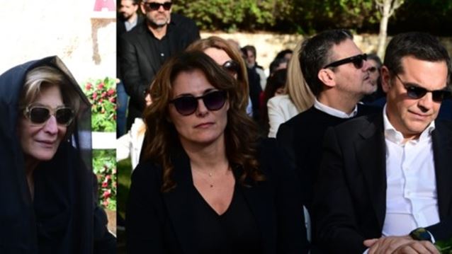 Κηδεία Αλέκου Φλαμπουράρη: Συντετριμμένη η σύζυγός του, Εύη - Στο πλευρό της ο Τσίπρας και η Μπέτυ