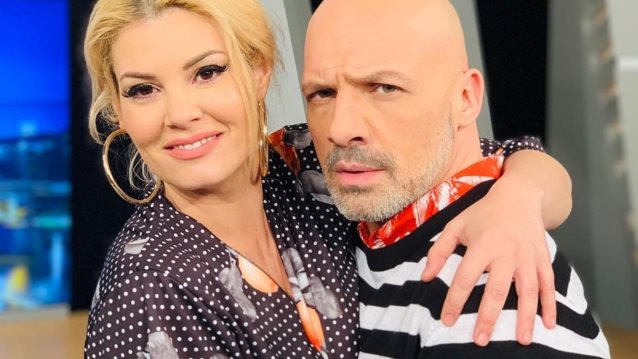 Μαρία Κορινθίου
: Η εμφάνιση στον Μουτσινά &amp; η επική υποδοχή | Δείτε το video!