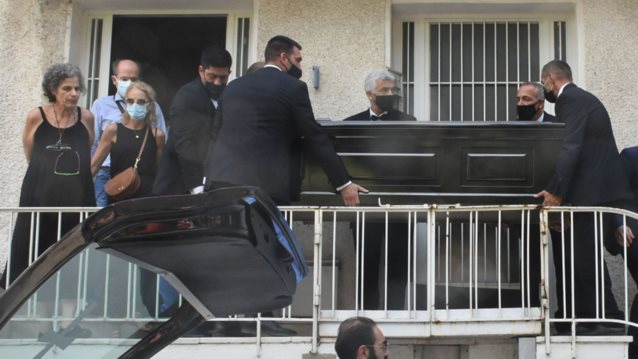 Μίκης Θεοδωράκης | Συγκινητικός αποχαιρετισμός με χειροκροτήματα - Τριήμερο εθνικό πένθος - Στον Γαλατά Χανίων η κηδεία