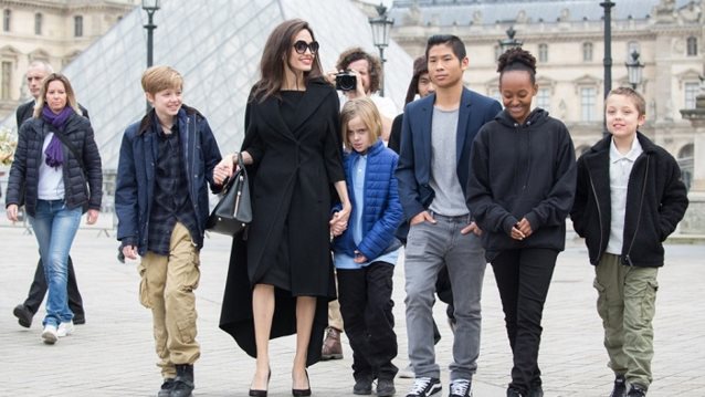 Angelina Jolie: Γιατί κινδυνεύει να χάσει την κηδεμονία των έξι παιδιών της;