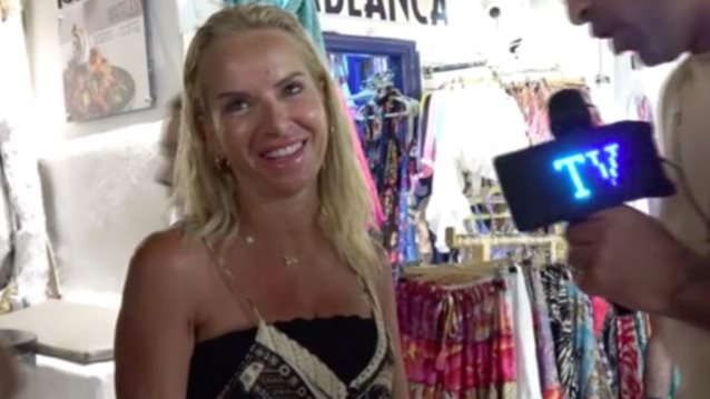 Νυχτερινή βόλτα στη Μύκονο για την Μαρία Μπεκατώρου: &quot;Μετά θα πάμε στην Κεφαλονιά&quot;