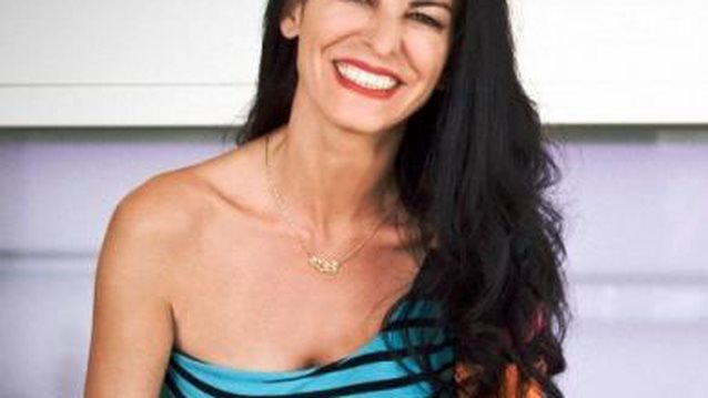 Eλένη Ψυχούλη 
: Είναι αγνώριστη | Με ξανθά και πολύ κοντά μαλλιά!