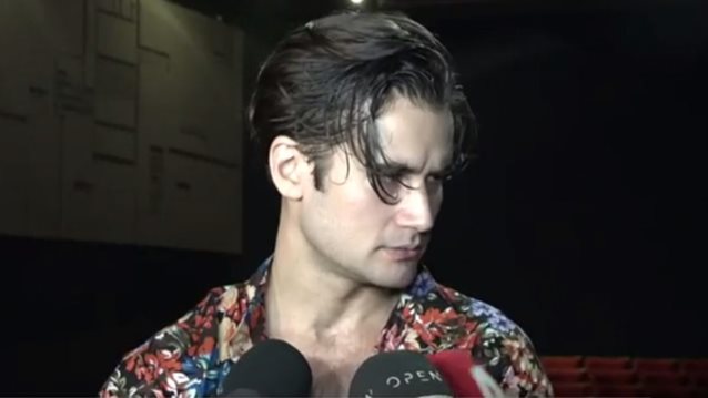 Ο Αναστάσης Ροϊλός αντιδρά σε ερώτηση για τις "Άγριες Μέλισσες" και την τηλεθέαση