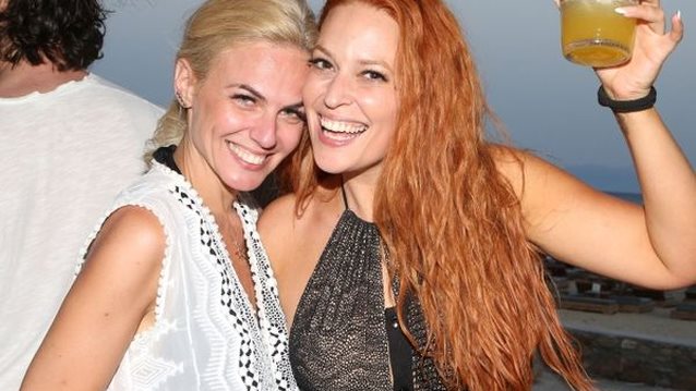 Star Style Tips: Τι φορούν οι διάσημες Ελληνίδες στην παραλία