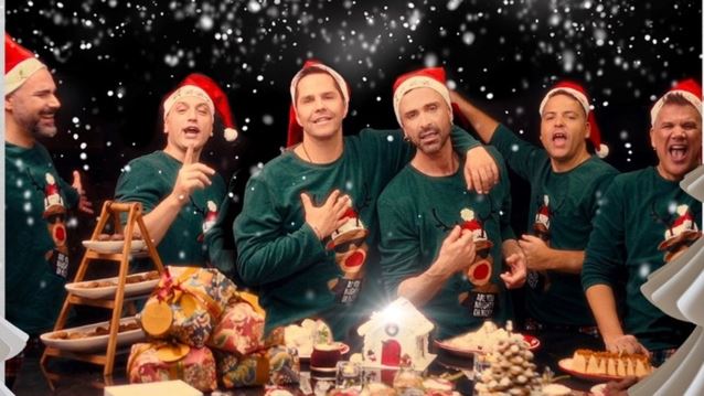 Ο Γιώργος Τσαλίκης ανοίγει το σπίτι του και αφιερώνει "Χριστούγεννα Πρωτοχρονιά... Μια χαρά" με Χριστοφόρου &amp; ONE