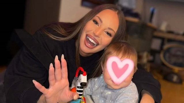 Κι όμως! Η πρώτη λέξη του παιδιού της Ανδρομάχης και του Γιώργου Λιβάνη δεν είναι ούτε &quot;μπαμπά&quot; ούτε &quot;μαμά&quot;