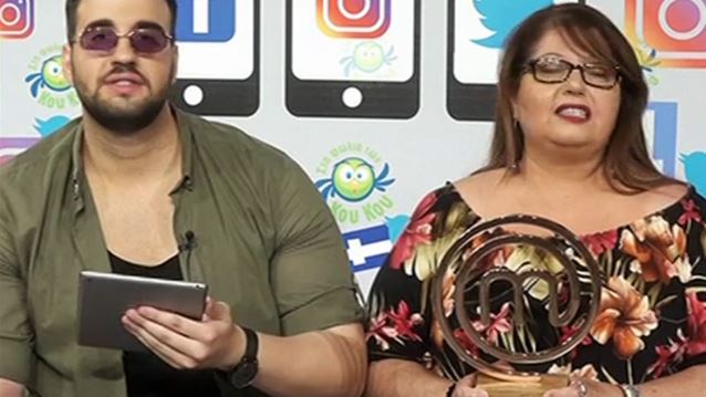 Σταύρος Βαρθαλίτης: Ο νικητής του MasterChef απαντάει σε mean tweets … μαζί με τη μαμά του
