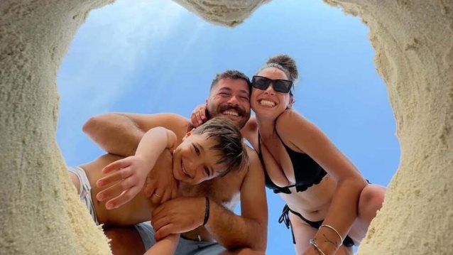 O Άρης Τσάπης και η Ειρήνη Ξυπνητού αποκάλυψαν το φύλο του μωρού τους