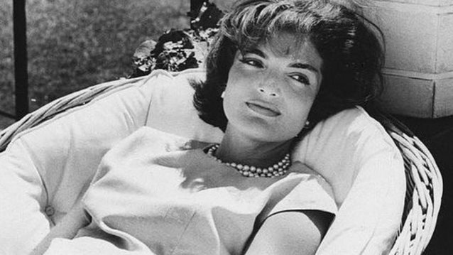 Jackie Kennedy : Αυτά είναι τα μυστικά της ανεξίτηλης ομορφιάς της