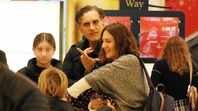 Ο Νίκος Ψαρράς σε σπάνια δημόσια εμφάνιση με τη σύζυγό του