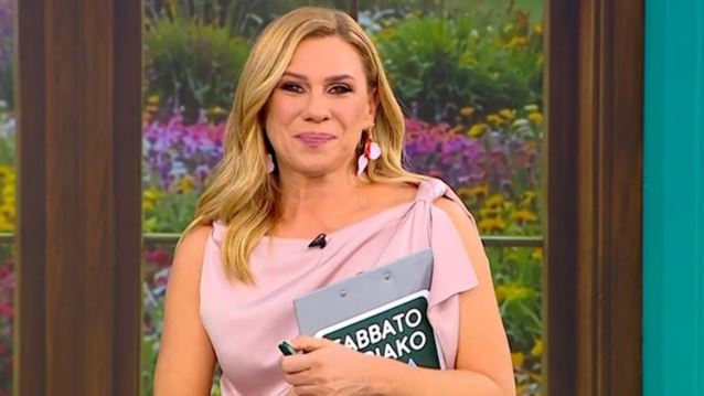 Πρεμιέρα για την Κατερίνα Καραβάτου - Η συγκίνηση στην έναρξη του "Σαββατοκύριακου παρέα"