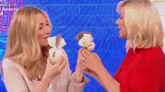 Τόνια Σωτηροπούλου &amp; Κωστής Μαραβέγιας | Έστειλαν μπομπονιέρες στην Κατερίνα Καραβάτου