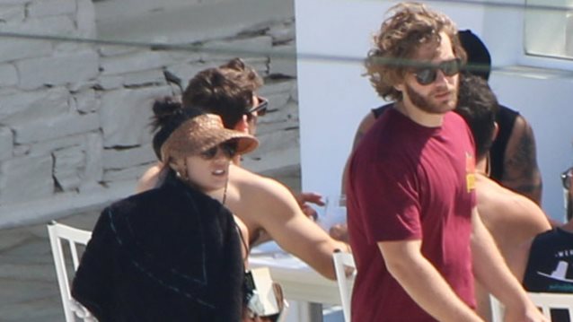 Ευγενία Σαμαρά &amp; Γιάννης Ποιμενίδης: Τρυφερά στιγμιότυπα στην Τήνο!