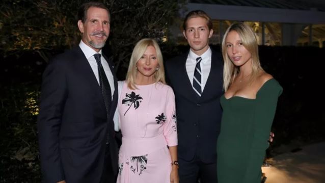 H Marie Chantal μοιράστηκε τη χριστουγεννιάτικη κάρτα με ευχές των Ντε Γκρες