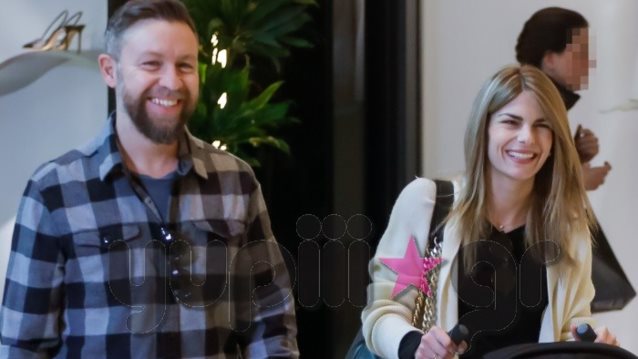 Γιάννης Βαρδής &amp; Νατάσα Σκαφιδά: Βόλτα με τον γιο τους! Δείτε τα οικογενειακά στιγμιότυπα